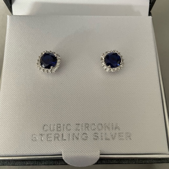 Sapphire blue and cubic zirconia studs NEW - Picture 1 of 3